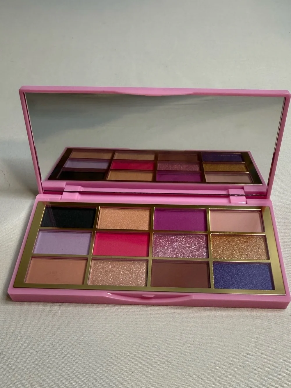 Aris Glossy Pink Palette with Gold Script Logo